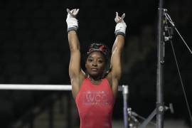 Simone Biles, siete veces medallista olímpica y campeona olímpica en 2016, entrena de cara al Clásico de Estados Unidos de gimnasia.