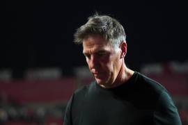 Eduardo Berizzo dejó el banquillo del León tras una racha de malos resultados en el Apertura 2025, decisión que impacta a James Rodríguez y al vestidor esmeralda.