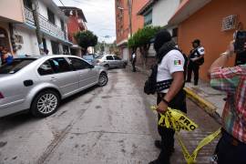 Homicidio. El periodista Fredid Román Román fue asesinado en la calle Valerio Trujano del centro de Chilpancingo cuando abordaba su automóvil.