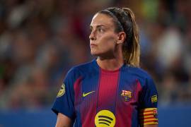 Alexia Putellas, capitana del Barcelona, continuará como líder blaugrana tras rechazar la oferta millonaria del PSG.