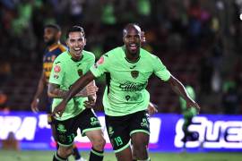 Óscar Estupiñán marcó los dos goles con los que Juárez derrotó a Tigres en el Estadio Olímpico Benito Juárez.
