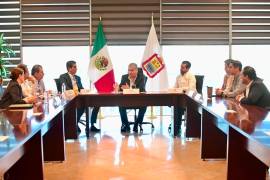 El alcalde Miguel Ángel Riquelme Solís sostuvo una reunión con Canadevi Laguna para fortalecer la coordinación con el sector vivienda y agilizar trámites de desarrollo urbano.
