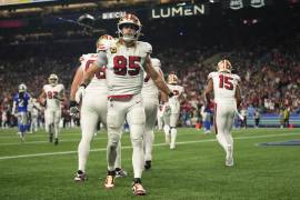 George Kittle conectó con Brock Purdy para su primer Touchdown de la noche, aumentando la ventaja a 23-10 en el tercer cuarto.