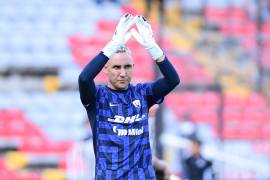 Keylor Navas continuará defendiendo el arco de Pumas tras llegar a un acuerdo de renovación con la directiva universitaria.