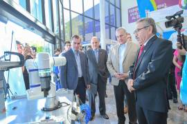 El alcalde Román Alberto Cepeda durante la inauguración del Fin de Semana Industrial de Canacintra Torreón, celebrando 80 años de labor empresarial.