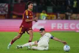 Johan Vásquez jugó todo el encuentro como capitán del Genoa, pero no pudo evitar la derrota frente a la Roma en el Estadio Olímpico.