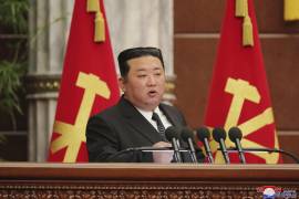 El líder norcoreano Kim Jong Un pidió más medidas para defender el país de amenazas externas.