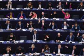 Los legisladores de la Unión Europea votan una Ley de Inteligencia Artificial en el Parlamento Europeo en Estrasburgo, este de Francia.