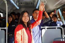 Ofrece transporte gratuito que facilita el acceso a escuelas, centros de trabajo y servicios.