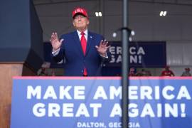 El presidente Donald Trump llega a un mitin de campaña en el Aeropuerto Municipal de Dalton, el viernes 16 de octubre de 2026, en Dalton, Georgia.