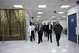 La Secretaría de Salud mantiene una investigación por un brote de Salmonella entre residentes del Hospital General de México; el comedor subrogado continúa suspendido.