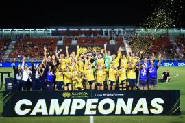 América Femenil levantó en San Antonio su primer trofeo de Campeón de Campeonas.