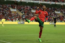 Cristiano Ronaldo celebra uno de sus dos goles en la victoria 3-0 de Portugal sobre Irlanda, cerrando la preparación para la Eurocopa 2024.