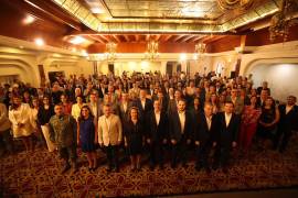 El gobernador Manolo Jiménez acudió a este evento en Torreón, en donde fue reconocida la ministra Yasmín Esquivel.