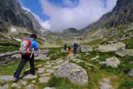 Los tres hombres, uno de los cuales contaba con una licencia como guía de montaña, abandonaron su hotel el viernes por la mañana con la intención de escalar el pico, de 2 mil 654 metros de altura.