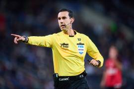 Los árbitros mexicanos César Arturo Ramos, Alberto Morín y Marco Bisguerra permanecen en Doha luego de que su vuelo de regreso fuera desviado por el cierre del espacio aéreo en Medio Oriente.