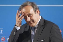 Michel Platini la libra, deja de ser investigado por pago sospechoso a Blatter