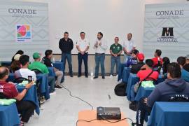 Carlos Villarreal encabezó el inicio del curso acompañado por autoridades deportivas.