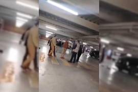 Ariel Juárez Rodríguez renunció a la Junta de Caminos del Edomex, luego de que fuera captado en estado de ebriedad en una plaza comercial de Metepec, durante una pelea al diputado federal del PT, Wblester Santiago Pineda.