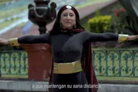 Alcaldesa de Metepec se transforma en Susana Distancia para combatir el coronavirus (video)