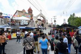 Familias saltillenses se reunieron alrededor del templo para disfrutar de la tradicional verbena del Ojo de Agua.