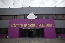 La baja de estos funcionarios se dio a conocer en una reunión de representantes de partidos políticos con consejeros electorales del INE.