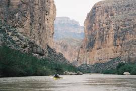 El equipo de Explora Coahuila y Coahuila Adventours prepara una expedición de cuatro días en kayak por el cañón del Río Bravo.