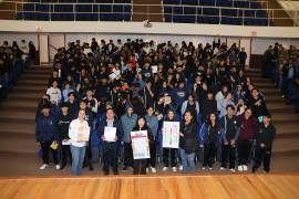 La conferencia “Hablemos a Tiempo” invitó a los alumnos a reconocer sus emociones y acercarse a las redes de apoyo.