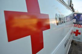 Paramédicos trasladaron de urgencia a una mujer de 42 años desde la colonia Los Terreros, luego de que fuera encontrada desorientada tras ingerir diversos medicamentos en su domicilio.