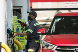 En Saltillo, algunas gasolineras cobran hasta 26.89 pesos por litro de la gasolina regular y la premium llega hasta los 27.69 pesos.