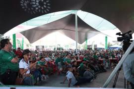 Cientos de aficionados se dieron cita en el Biblioparque Norte para seguir los encuentros internacionales y disfrutar de las actividades que ofrece el FutFest Saltillo 2026.