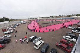 Fue formado el moño rosa más grande del mundo, actividad organizada por el Hospital Andalucía, con la colaboración del DIF de Torreón y la Administración Municipal.