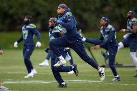 Elijah Arroyo,de los Seattle Seahawks está listo para inscribir su nombre entre los ganadores del Super Bowl LX; al menos ya consiguió estar presente en el partido contra los New England Patriots.