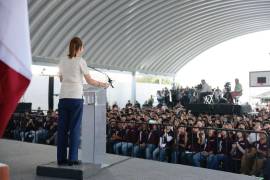 La Presidenta pidió a los estudiantes ayudar a ubicar a quienes hayan dejado de asistir a clases.