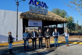 El gobernador Manolo Jiménez Salinas y autoridades municipales cortan el listón inaugural de “Aqua Ramos”, marcando un nuevo espacio de convivencia para las familias de Ramos Arizpe.