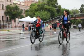 Familias aprovecharon el circuito para caminar, correr, andar en bicicleta y pasear con sus mascotas.