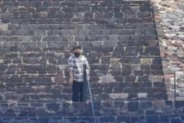 Un hombre realizó disparos en la parte alta de la Pirámide de la Luna, en la zona arqueológica de Teotihuacán, dejando un saldo de una mujer muerta y varios turistas heridos.