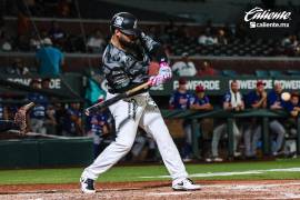 El ataque de Saraperos reaccionó tarde en el segundo juego con jonrón de Orlando Piña y producción de Christian Villanueva, pero no le alcanzó ante Olmecas.