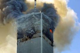 Entre las principales sospechas están el supuesto conocimiento previo de los ataques, la inacción de los servicios de inteligencia y las dudas sobre el derrumbe de las Torres Gemelas.