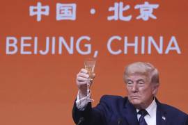 El presidente Donald Trump brinda durante una cena de Estado con el presidente chino Xi Jinping en el Gran Salón del Pueblo el jueves 14 de mayo de 2026 en Pekín.