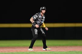 Saraperos de Saltillo abrió el Clásico Coahuilense con triunfo 4-1 sobre Acereros de Monclova en el Estadio Kickapoo Lucky Eagle.