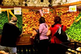 Desde diciembre del año pasado, algunas tiendas de autoservicio ofrecían productos como el chile, tomate, lechugas y alimentos básicos cuyo costo se encontraba en incremento a más del doble.