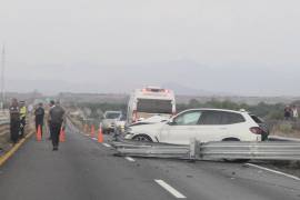 La barrera atravezó el vehículo y al copiloto, matándolo al instante.