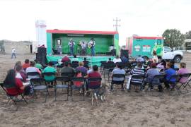 El Grupo Fusión se presentó ante habitantes del ejido Presa de los Muchachos.