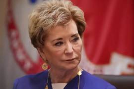 La secretaria de Educación, Linda McMahon, asiste a una reunión del gabinete en la Casa Blanca en Washington.