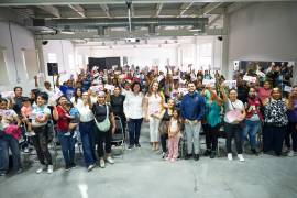 Mujeres saltillenses recibieron apoyos económicos del programa “Apoyos de corazón” del DIF Saltillo.