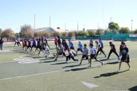 El exjugador de la NFL compartió consejos y experiencias con los asistentes.