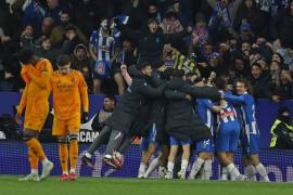 Carlos Romero celebra su gol al minuto 85 que le dio al Espanyol una victoria clave ante el Real Madrid.