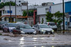 La onda tropical 30 y el monzón mexicano mantendrán lluvias fuertes a intensas este sábado, acompañadas de actividad eléctrica, granizo y posibles inundaciones.