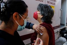 Este lunes inició la campaña de vacunación contra la influenza y COVID-19, en Coahuila.
